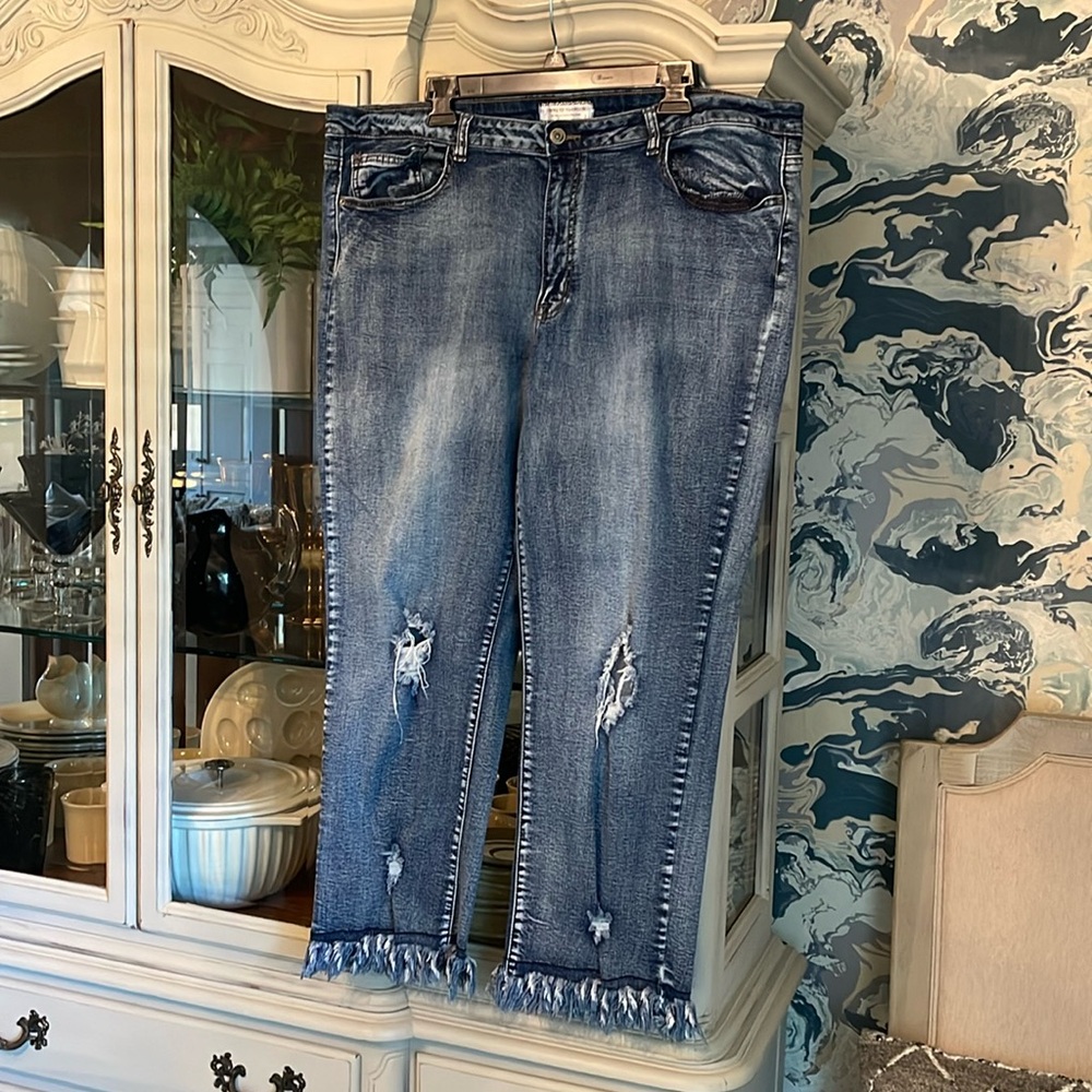 Lucky & Blessed L&B Distressed raw hem Jeans 22 Giddy Up Glamour